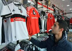 Aliağa’da Beşiktaş Tır’ı Büyük İlgi Gördü