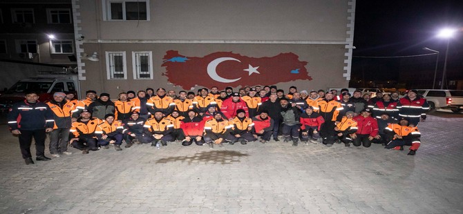 Başkan Soyer Hatay'da koordinasyon merkezine geldi