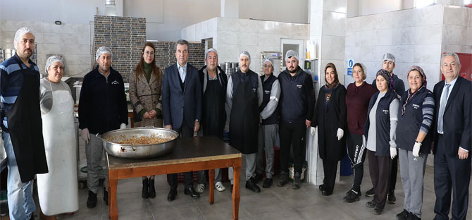 Bergama Belediyesi Aşevi’nden her gün 800 kişiye sıcak yemek