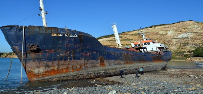 Aliağa'da Karaya Oturan Gemi Kurtarılamadı