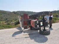 Foça'da Traktör Devrildi 1 Yaralı 